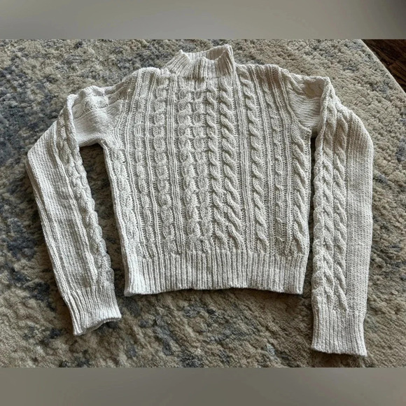 Forever 21 Women’s Ivory Cable Knit Cropped Sweater Size Small - Picture 2 of 6